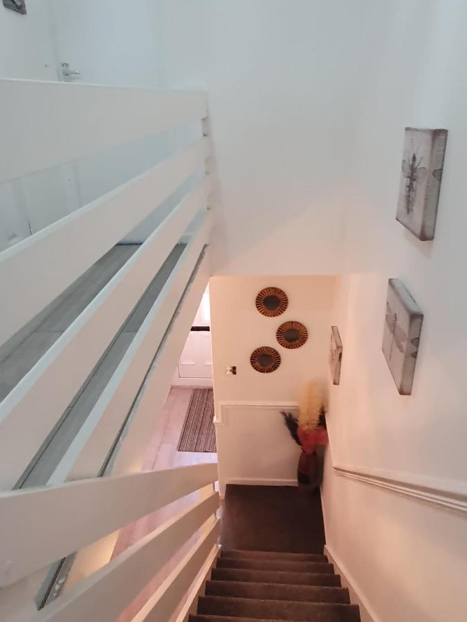 Bv Luxury Spacious 3 Bedroom House At Isaac Close Manchester Exteriör bild