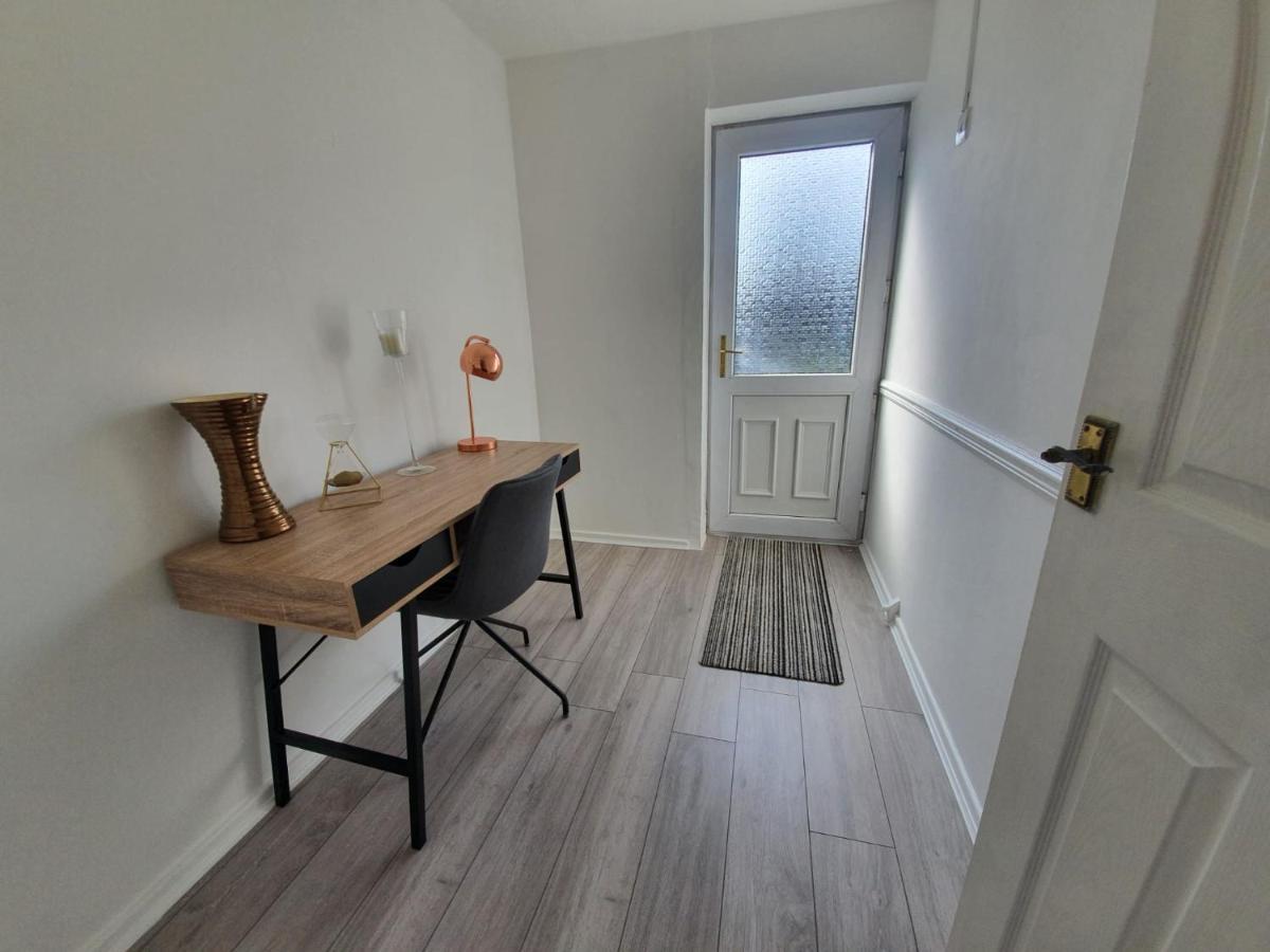 Bv Luxury Spacious 3 Bedroom House At Isaac Close Manchester Exteriör bild