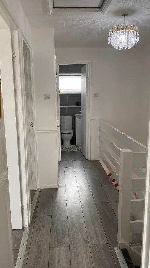 Bv Luxury Spacious 3 Bedroom House At Isaac Close Manchester Exteriör bild