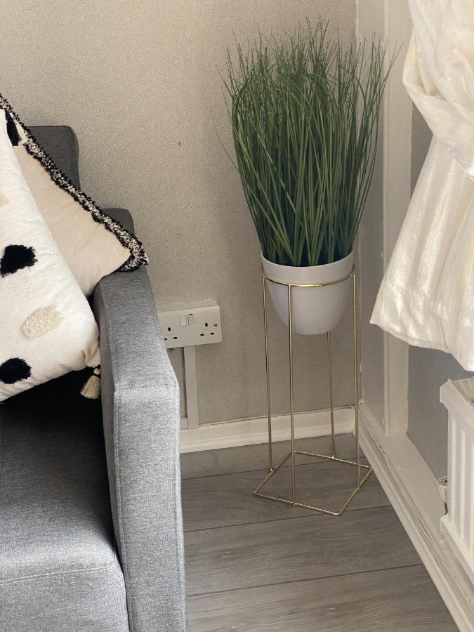 Bv Luxury Spacious 3 Bedroom House At Isaac Close Manchester Exteriör bild
