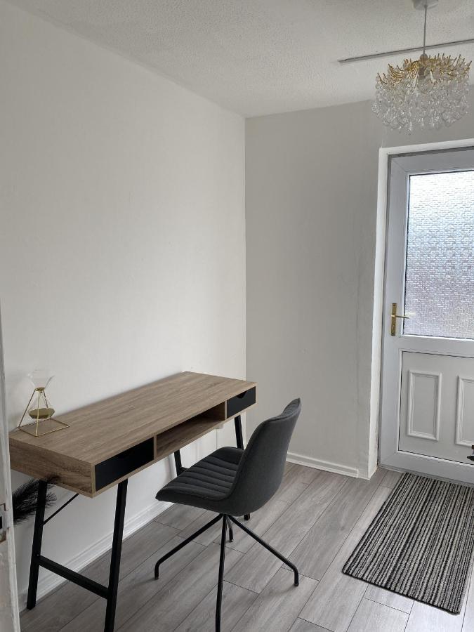 Bv Luxury Spacious 3 Bedroom House At Isaac Close Manchester Exteriör bild