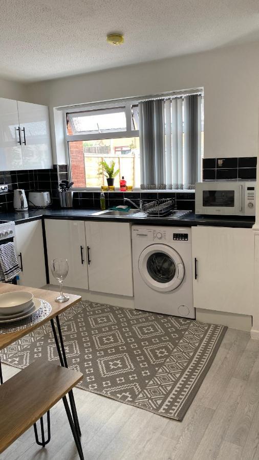 Bv Luxury Spacious 3 Bedroom House At Isaac Close Manchester Exteriör bild