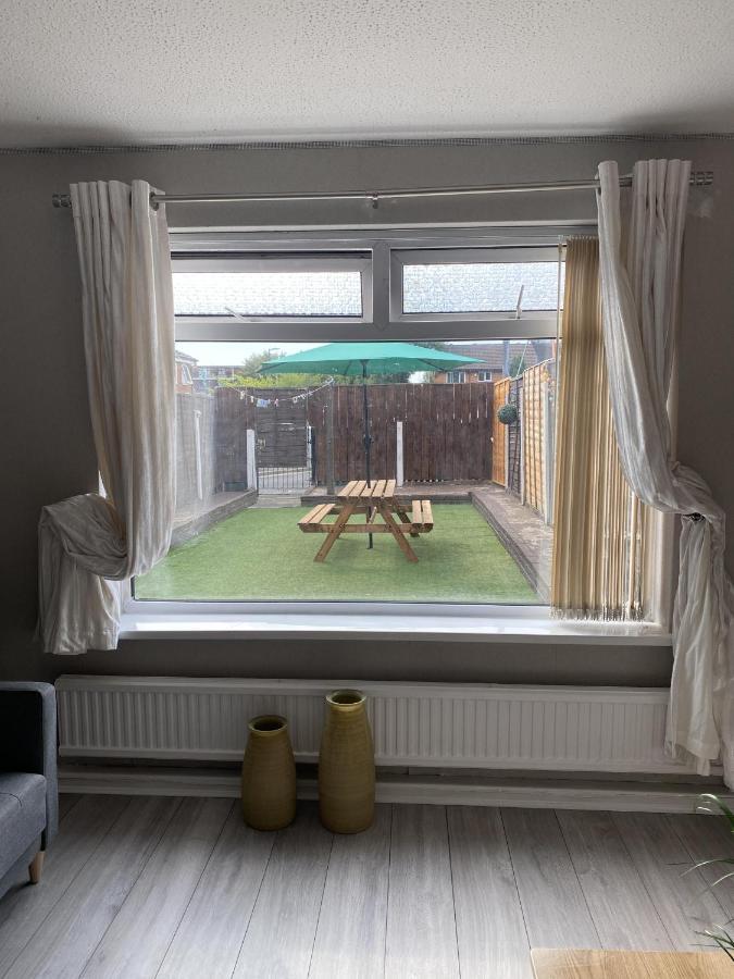 Bv Luxury Spacious 3 Bedroom House At Isaac Close Manchester Exteriör bild