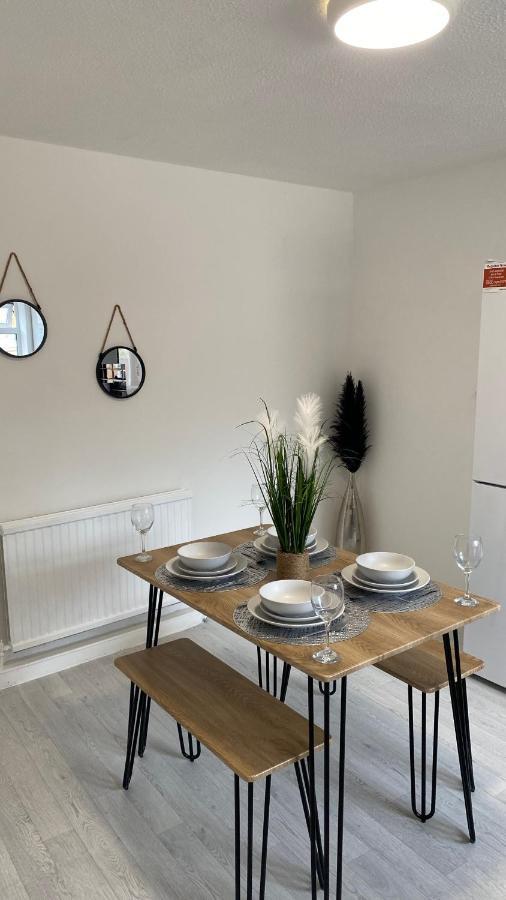 Bv Luxury Spacious 3 Bedroom House At Isaac Close Manchester Exteriör bild