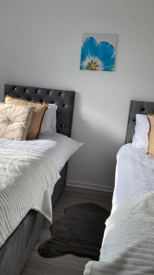 Bv Luxury Spacious 3 Bedroom House At Isaac Close Manchester Exteriör bild