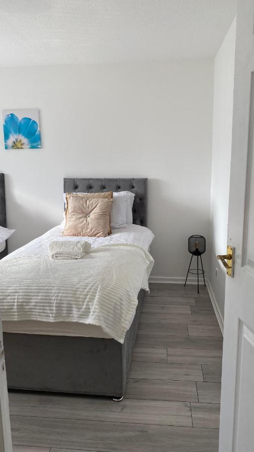 Bv Luxury Spacious 3 Bedroom House At Isaac Close Manchester Exteriör bild
