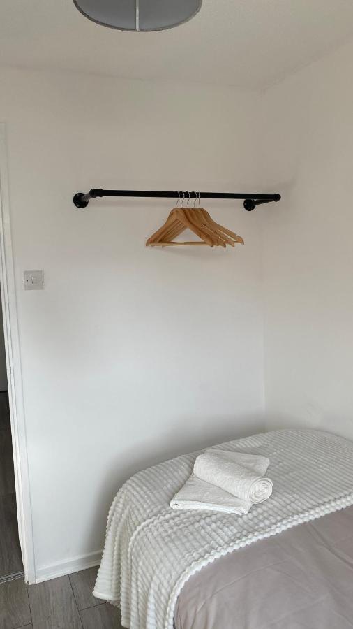 Bv Luxury Spacious 3 Bedroom House At Isaac Close Manchester Exteriör bild